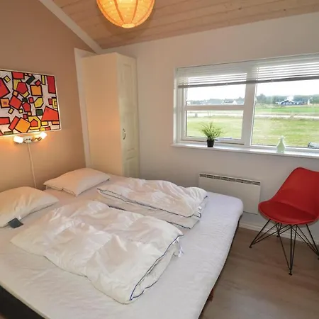Three-bedroom Holiday In بيت للعطل