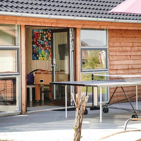 Three-bedroom Holiday In بيت للعطل